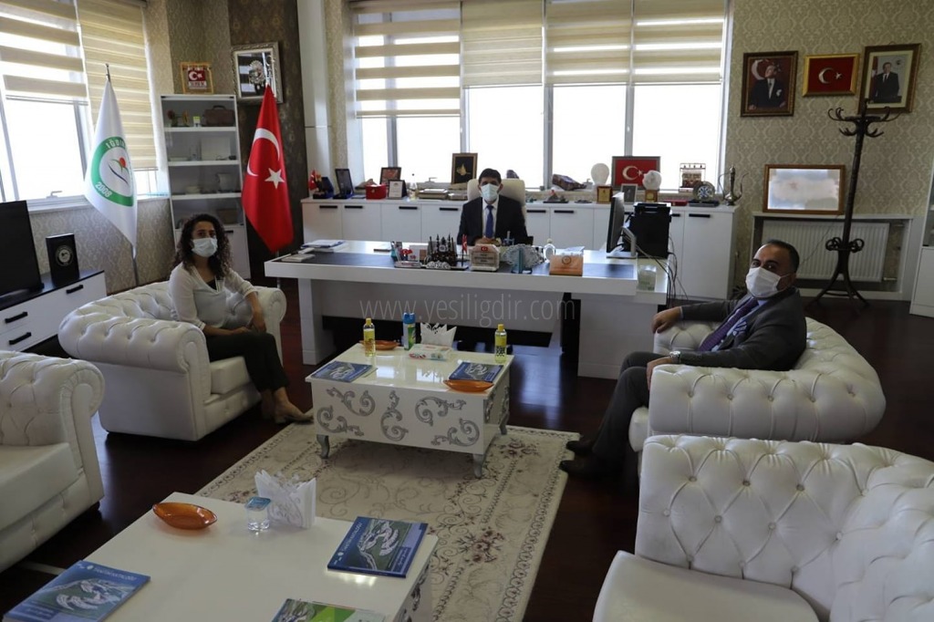 Ferdi Gürel Rektör Prof Dr Mehmet Hakkı Alma'yı makamında ziyaret etti