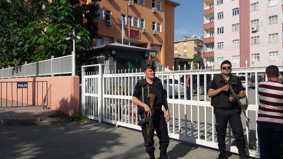 FETÖCÜ 2 KOMUTAN TUTUKLANDI