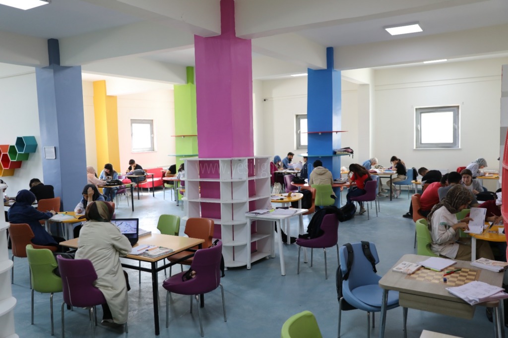 Gençler Kütüphanelere Akın Ediyor