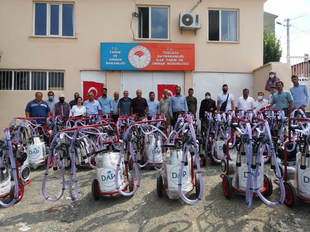 TUZLUCA VE ARALIK İLÇELERİMİZDE SEYYAR SÜT SAĞIM MAKİNASI DAĞITIMI GERÇEKLEŞTİ