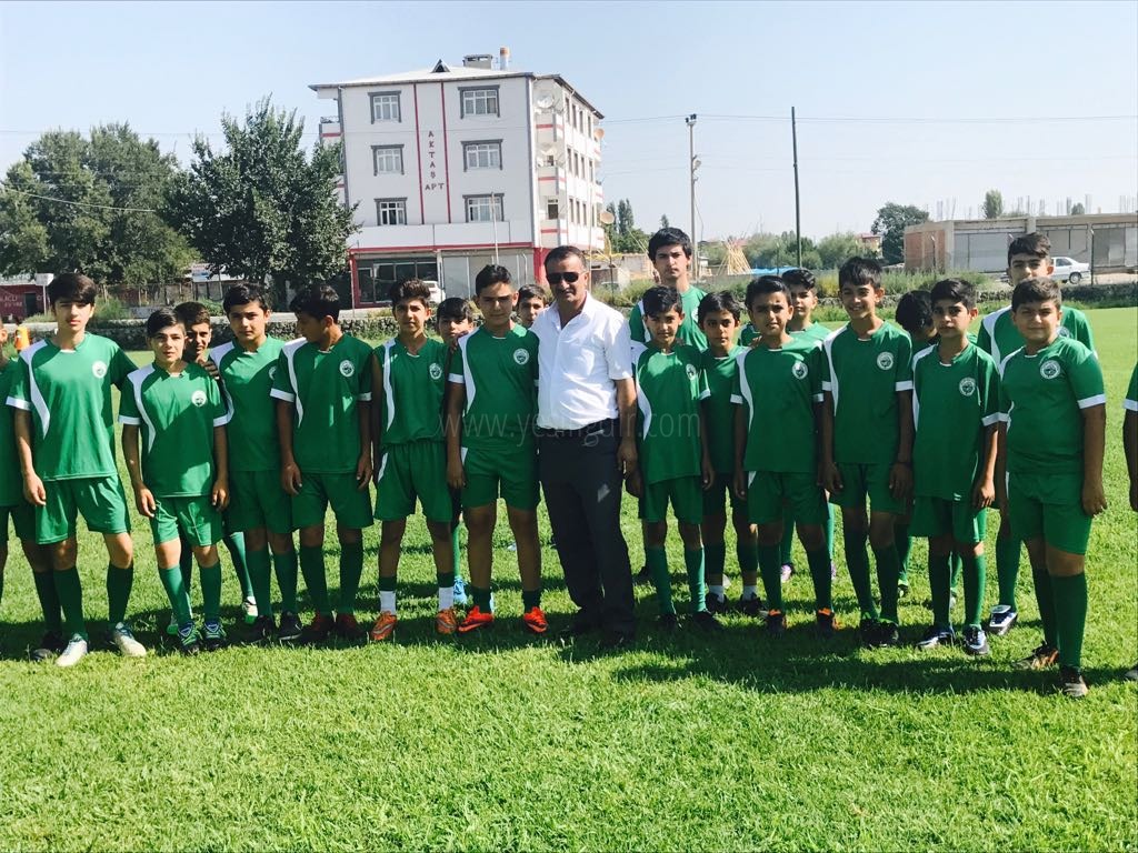 IĞDIR BELEDİYESİNİN FUTBOL OKULUNDAKİ YETENEKLİ GENÇLER SEÇİLİYOR