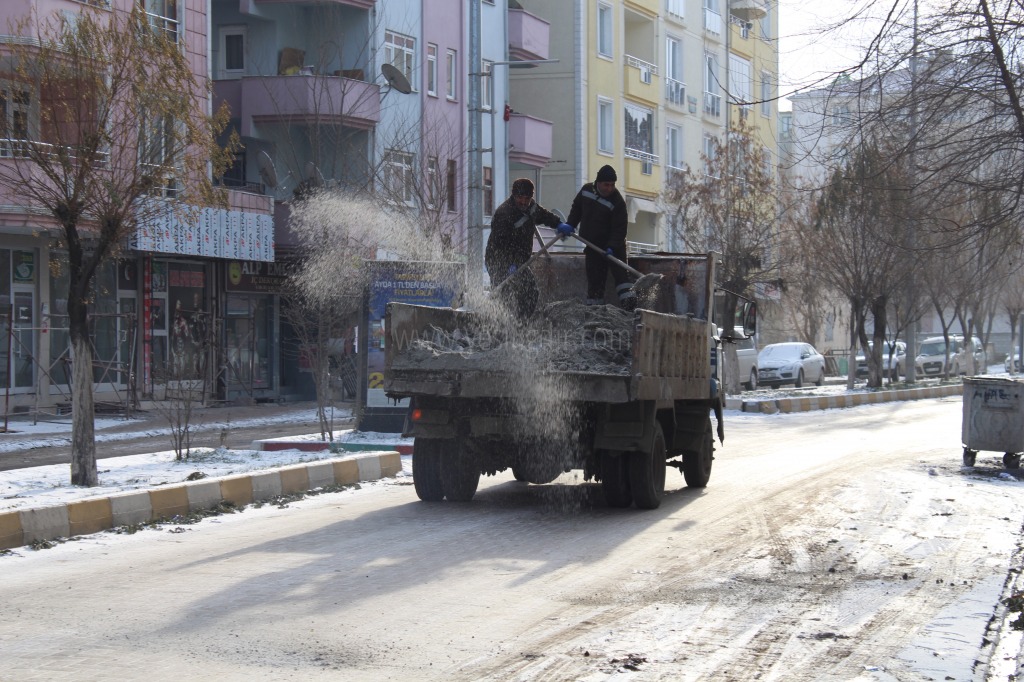 Belediyeden Yol Tuzlama Çalışmaları