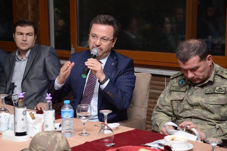 VALİ ÜNLÜ İFTARDA EMNİYET TEŞKİLATI MENSUPLARIYLA BULUŞTU