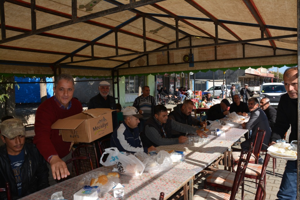 HZ HÜSEYİNİN ŞEHİT EDİLİŞİNİN 40 GÜNÜ NEDENİYLE YEMEK VERİLDİ