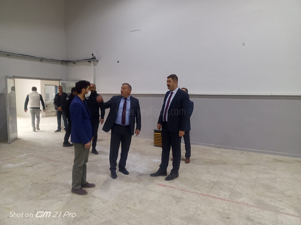 Genç ofisi ve yapımına başlanacak olan Halı saha çalışmaları yerinde incelendi