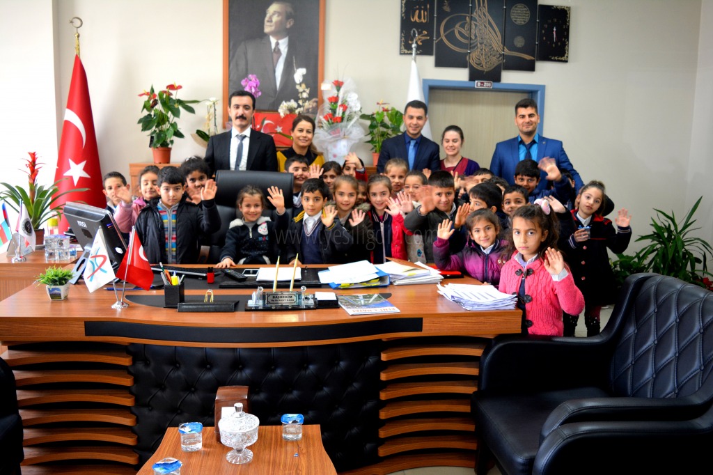 MİNİK YÜREKLERDEN BAŞHEKİMLİĞE ZİYARET