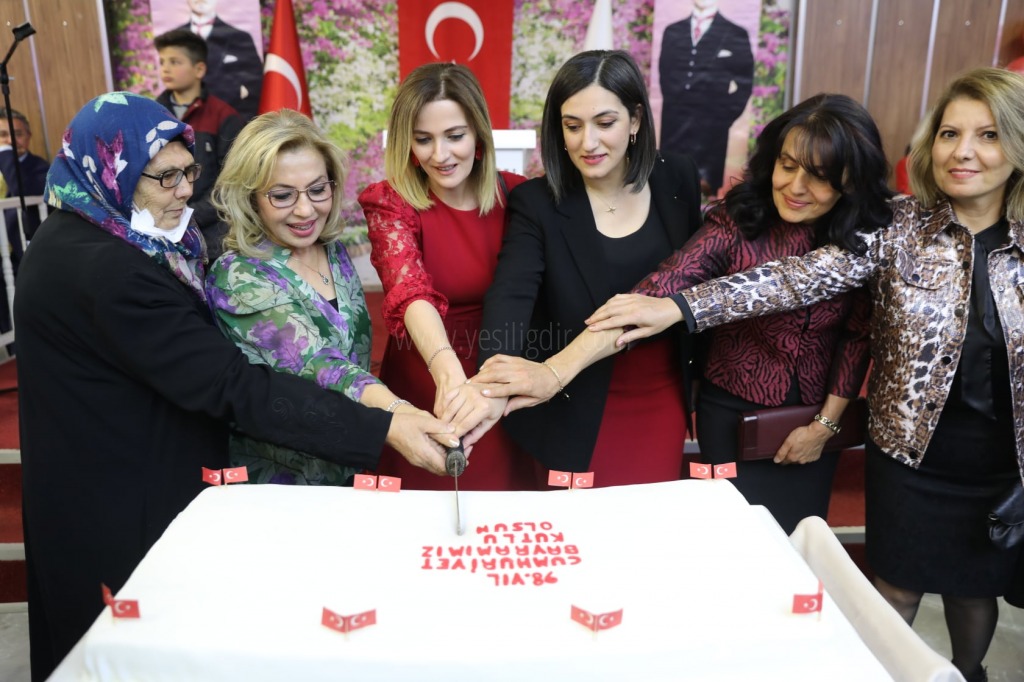 YAŞASIN CUMHURİYET