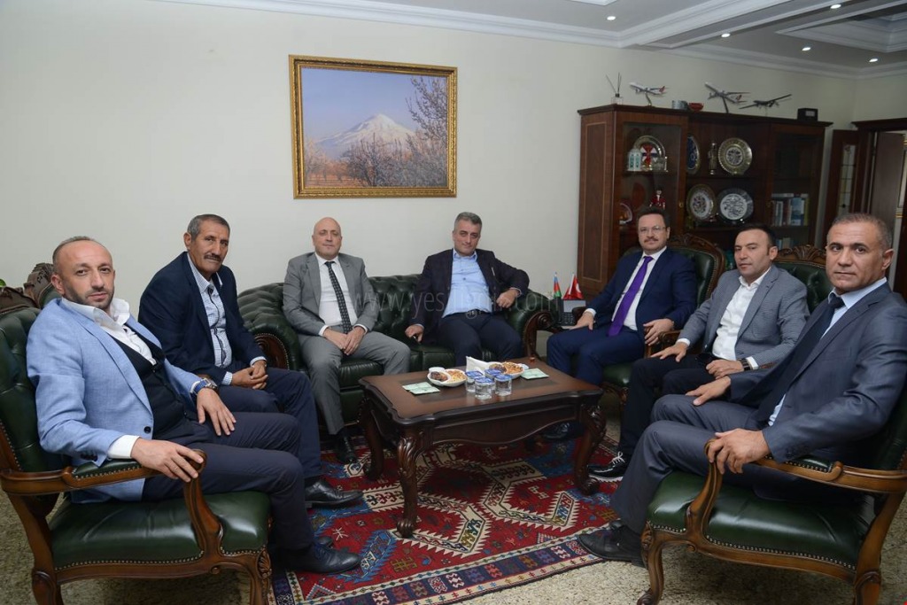 VALİ ÜNLÜ MİSAFİRLERİNİ MAKAMINDA KABUL ETTİ