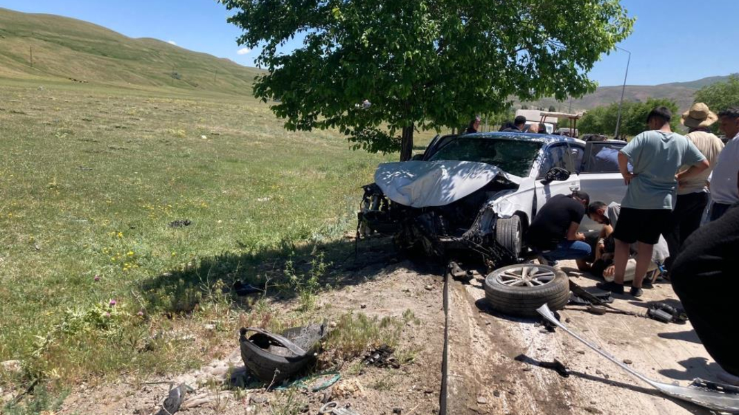 Tekman’da feci kaza: 2’si ağır 8 yaralı