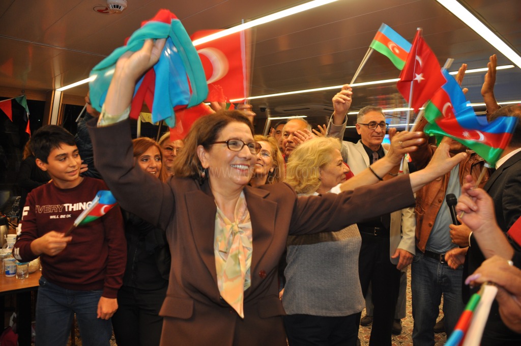 Azerbaycan Bağımsızlık Günü ve 100 Yılı İstanbul Boğazında Kutlandı