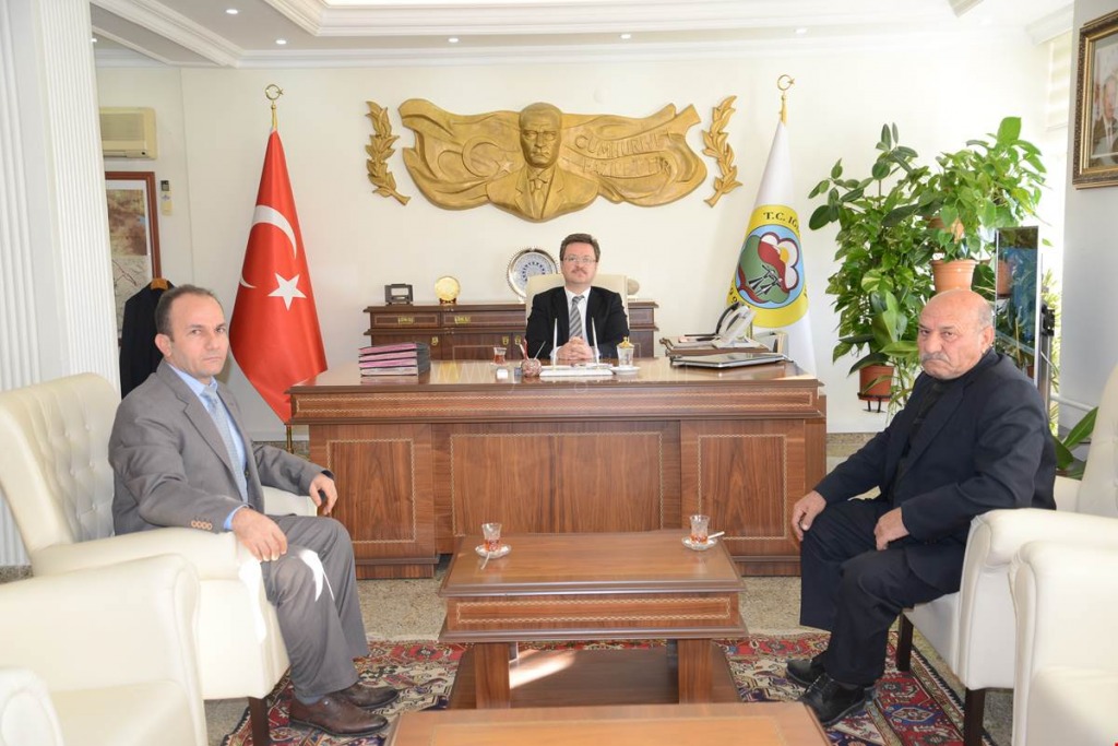 VALİ ENVER ÜNLÜ ŞEHİT AİLESİNİ MAKAMINDA AĞIRLADI
