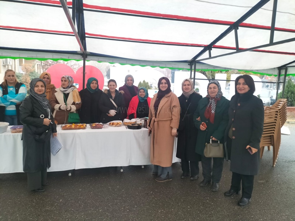 AK PARTİ KADIN KOLLARINDAN FİLİSTİNE DESTEK KERMESİ
