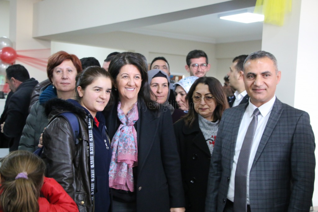 EHMED XAN KÜTÜPHANESİ AÇILDI
