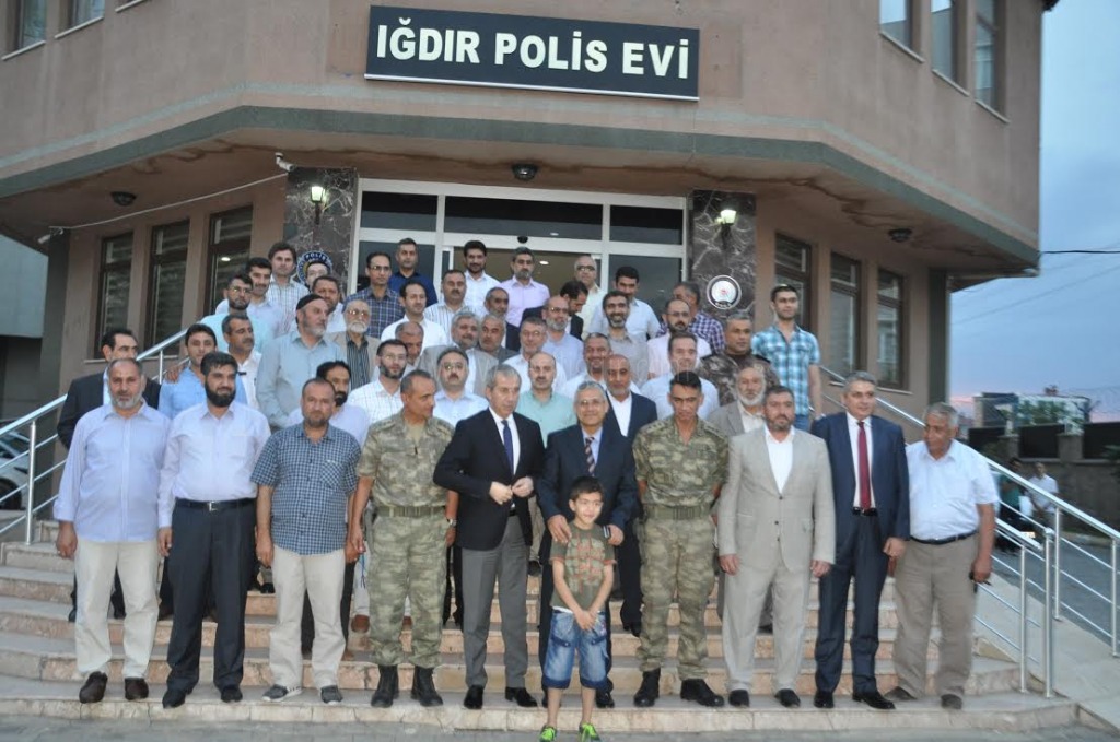 CAFERİ VE SÜNNİ HOCALAR DEMOKRASİ YEMEĞİNDE BİR ARAYA GELDİ