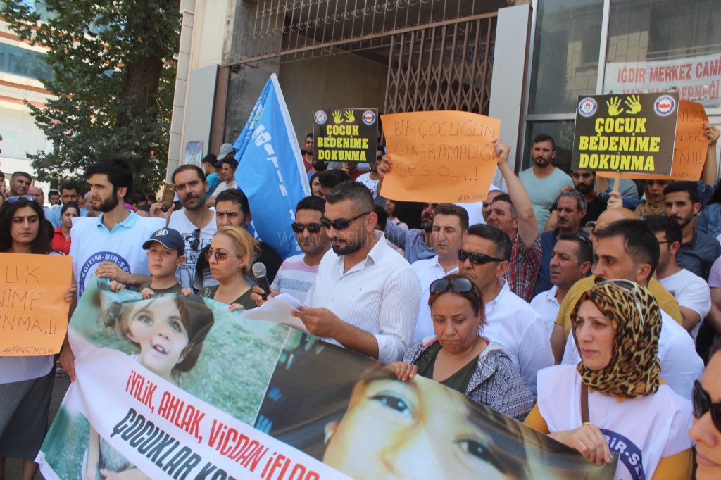 Iğdırda Çocuk İstismarı ve Cinayetleri Kınandı