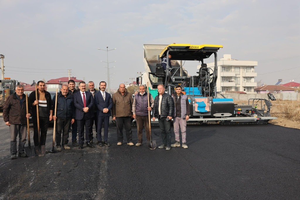 Söğütlü Mahallesinde Asfalt Çalışması Devam Ediyor