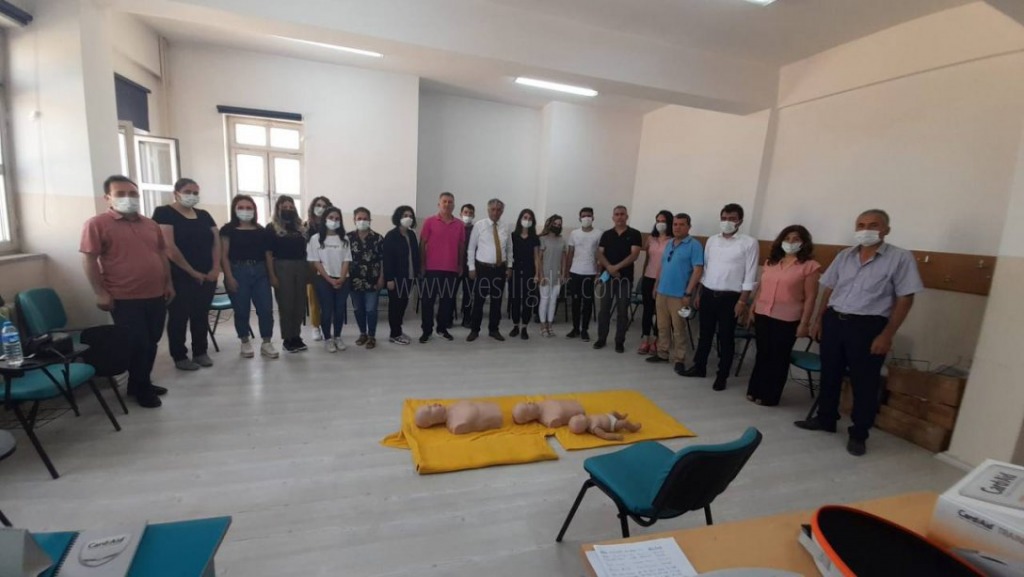 Öğretmenlere Verilen İlk Yardım Eğitimleri Devam Ediyor