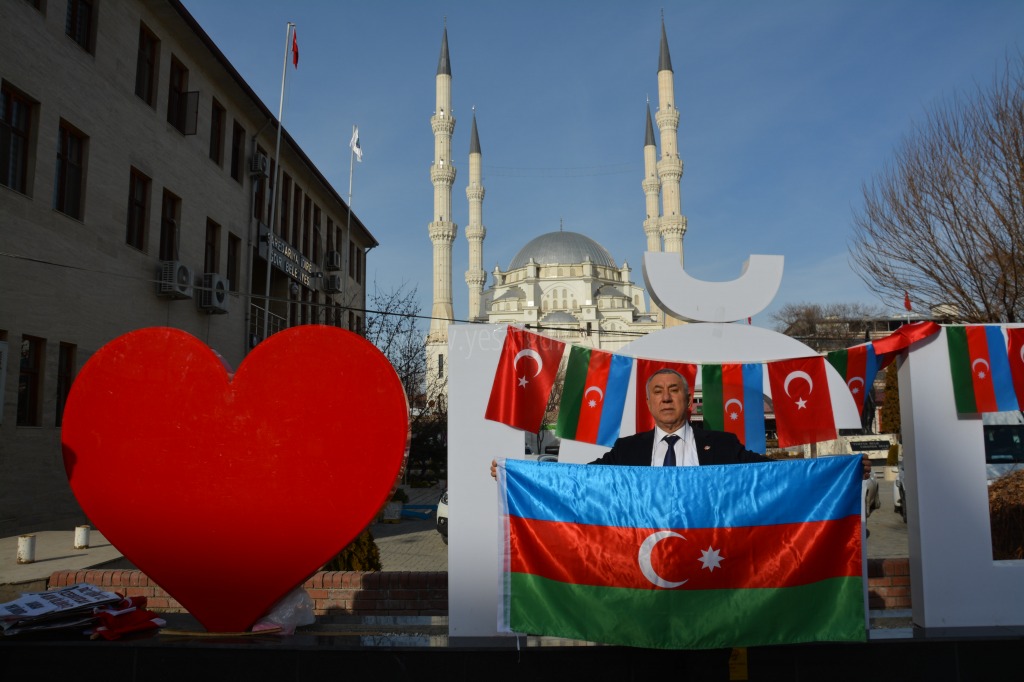 SERDAR ÜNSAL 24 NİSAN BİR ERMENİ VE EMPEYALİST YALANIDIRDEDİ