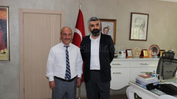 YAZAR AHMET TURGUT MİLLİ EĞİTİM MÜDÜRÜNÜ ZİYARET ETTİ