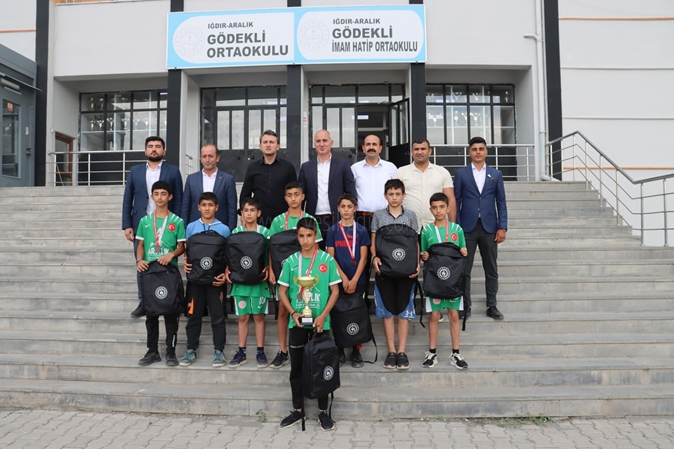 Sporcular Ödüllendirildi