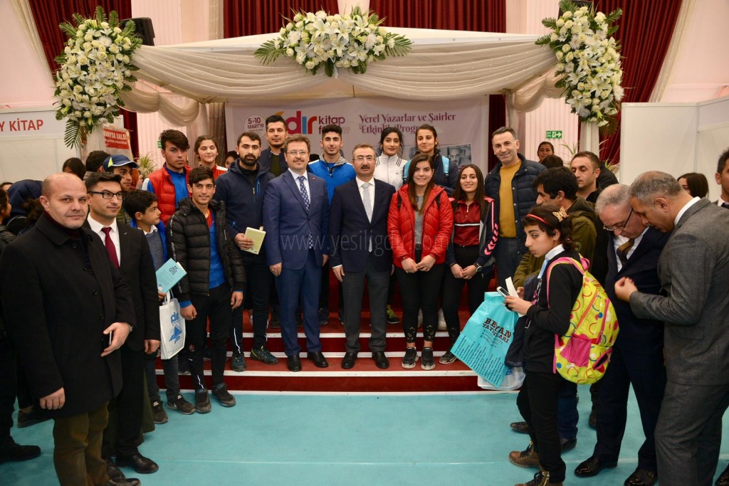 IĞDIR KİTAP FUARINA ANLAMLI ZİYARET