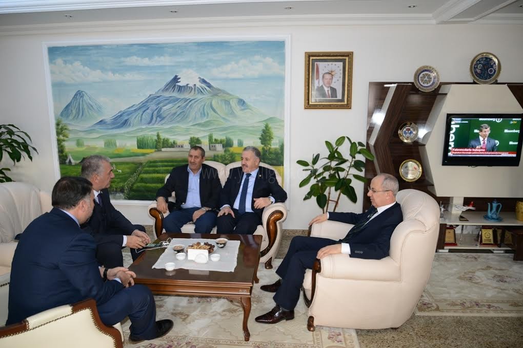 AK PARTİ IĞDIR VE KARS MİLLETVEKİLLERİ VALİ DAVUT HANERİ MAKAMINDA ZİYARET ETTİ