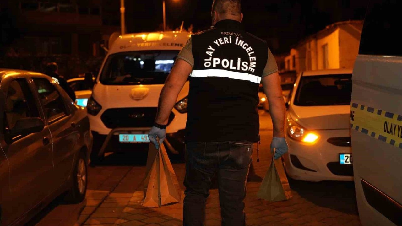1 ay önce evlendiği eşini öldürdükten sonra aynı tüfekle intihar etti