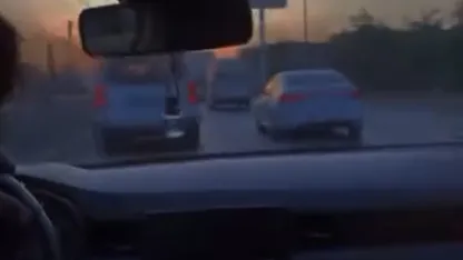 Makas atarak trafiği tehlikeye attı, o anları kayda aldırıp paylaştı