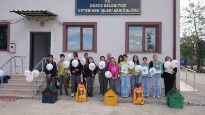 Minik öğrenciler hayvan bakım evini ziyaret etti