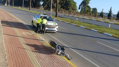 Kaza yapınca motosikleti bırakıp kaçtı