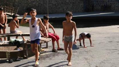 Çocuklar ’ekim’ dinlemedi, Anzele’nin yolunu tuttu