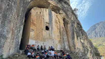 Kaya mezarı büyük ilgi görüyor