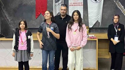 Çeşme Belediyespor genç satranççılarından gururlandıran başarı