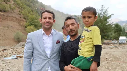 İstanbul’dan dönüp başkan oldu, köyleri modern sahalara kavuşturmaya başladı