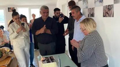 50 yıl sonra aynı sıralarda: Nesibe Öğretmen’e anlamlı sürpriz