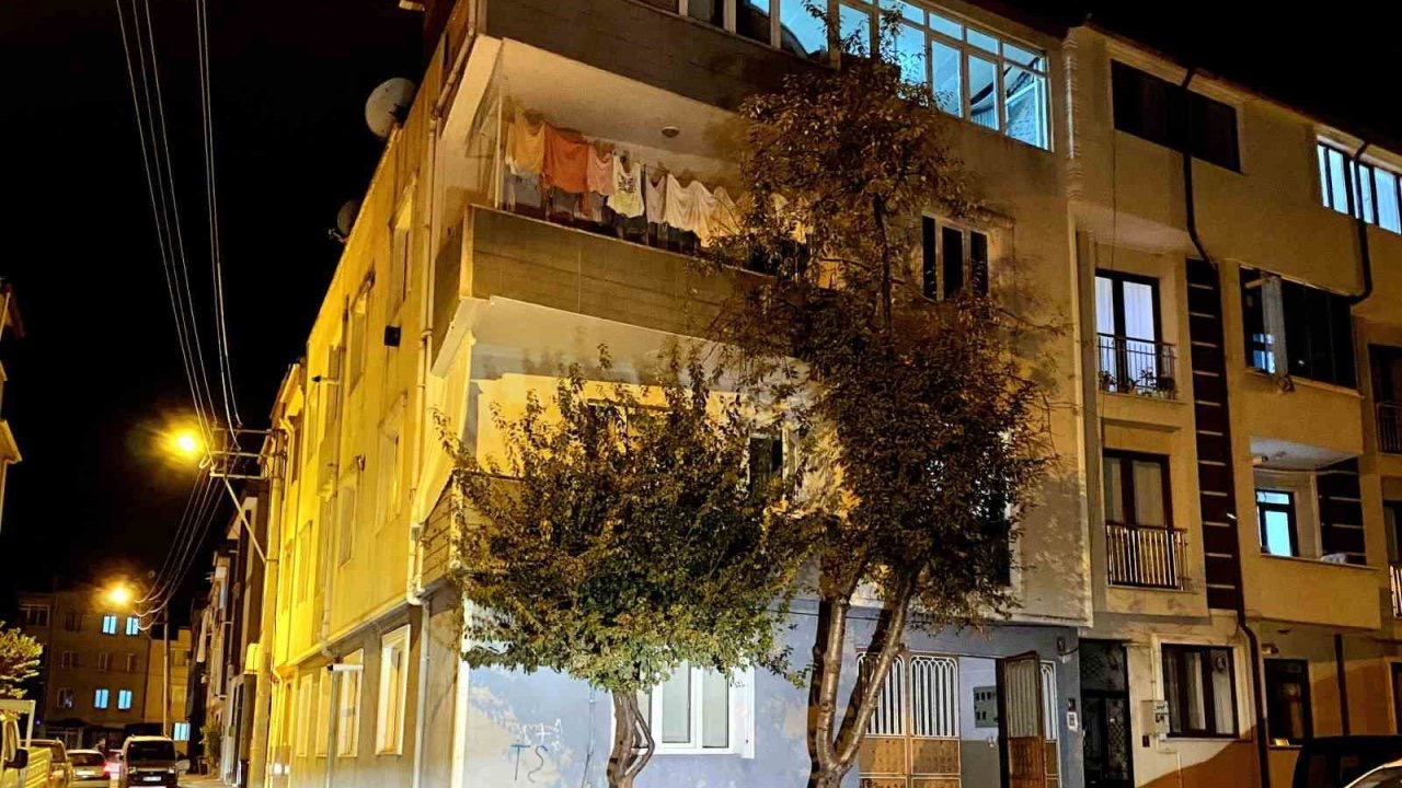 Bursa’da 3’üncü kattan düşen genç yaralandı