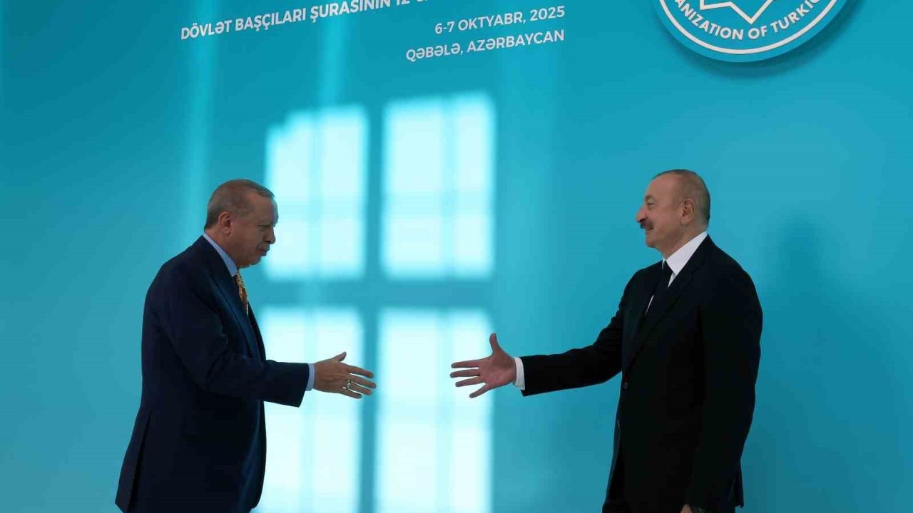 Cumhurbaşkanı Erdoğan’ı TDT 12. Zirvesi’nde Aliyev karşıladı