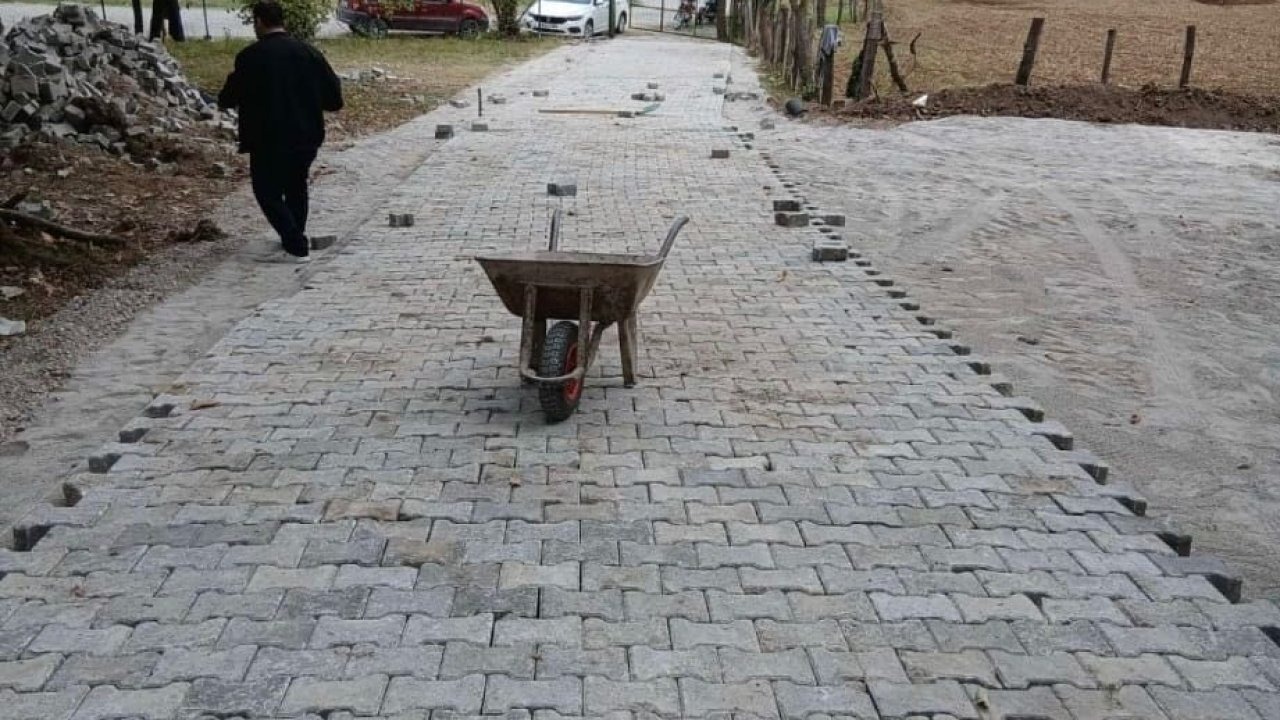 Düzce’de İl Özel İdaresi tarafından köy iç yollarda kış öncesi son çalışmalar yapılıyor