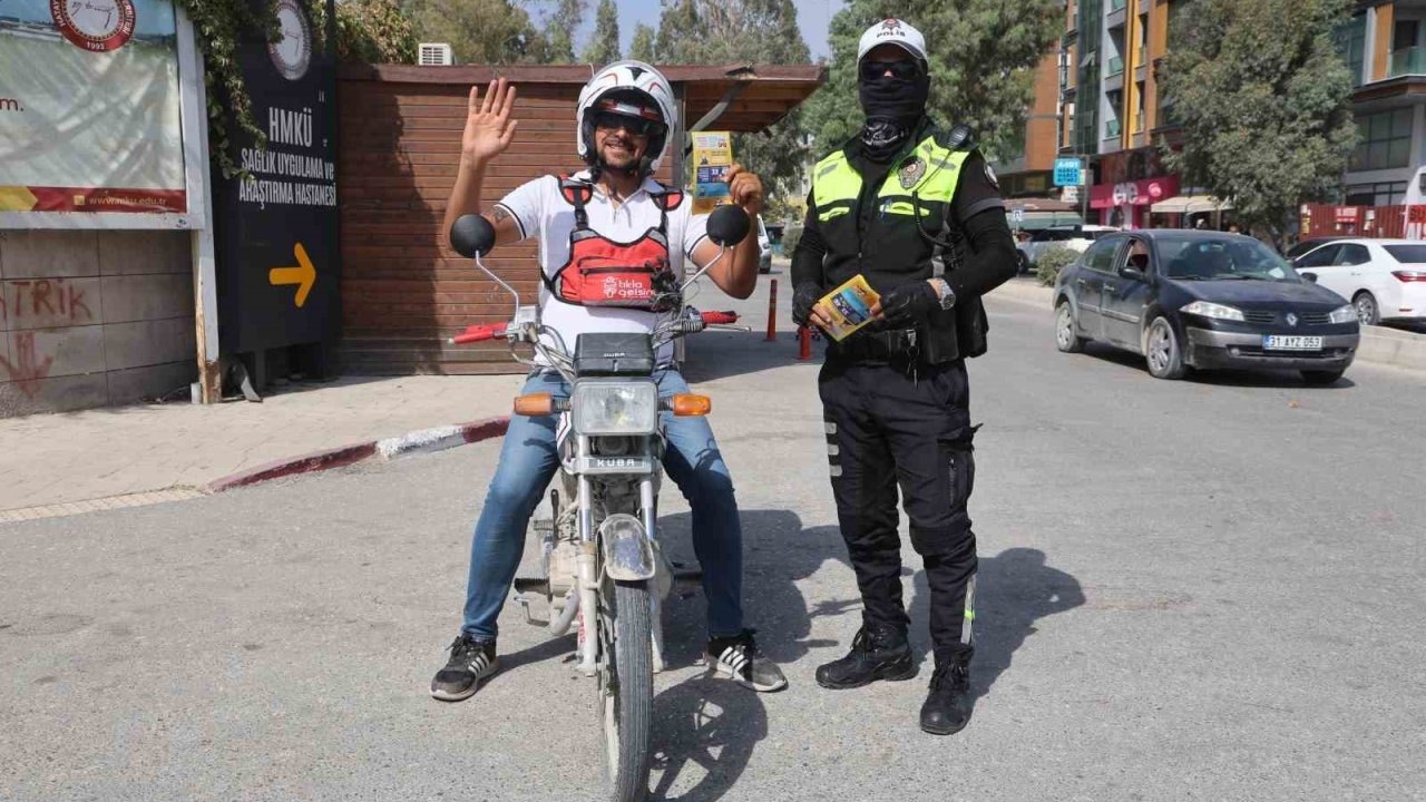 Ekmek parasını motosiklet üstünde kazanan kurye: &quot;Evde beni bekleyen 2 çocuğum ve eşim var, hayatta kalmak için kaskı takıyorum&quot;