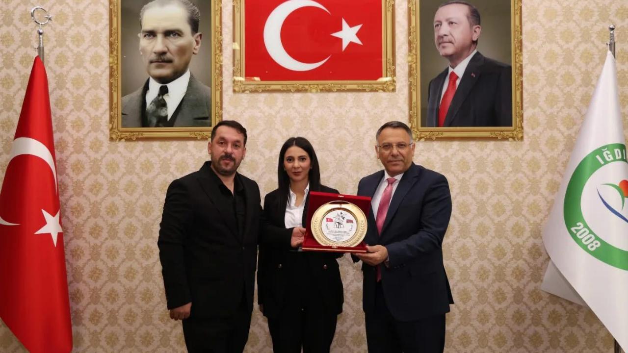 Folklörcülerden Rektör Gürel’e Ziyaret