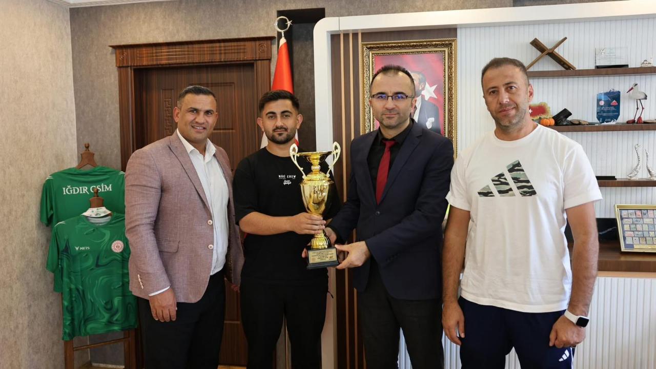 Gaziantep’te Şampiyon Oldu, Kupasıyla Iğdır’a Döndü