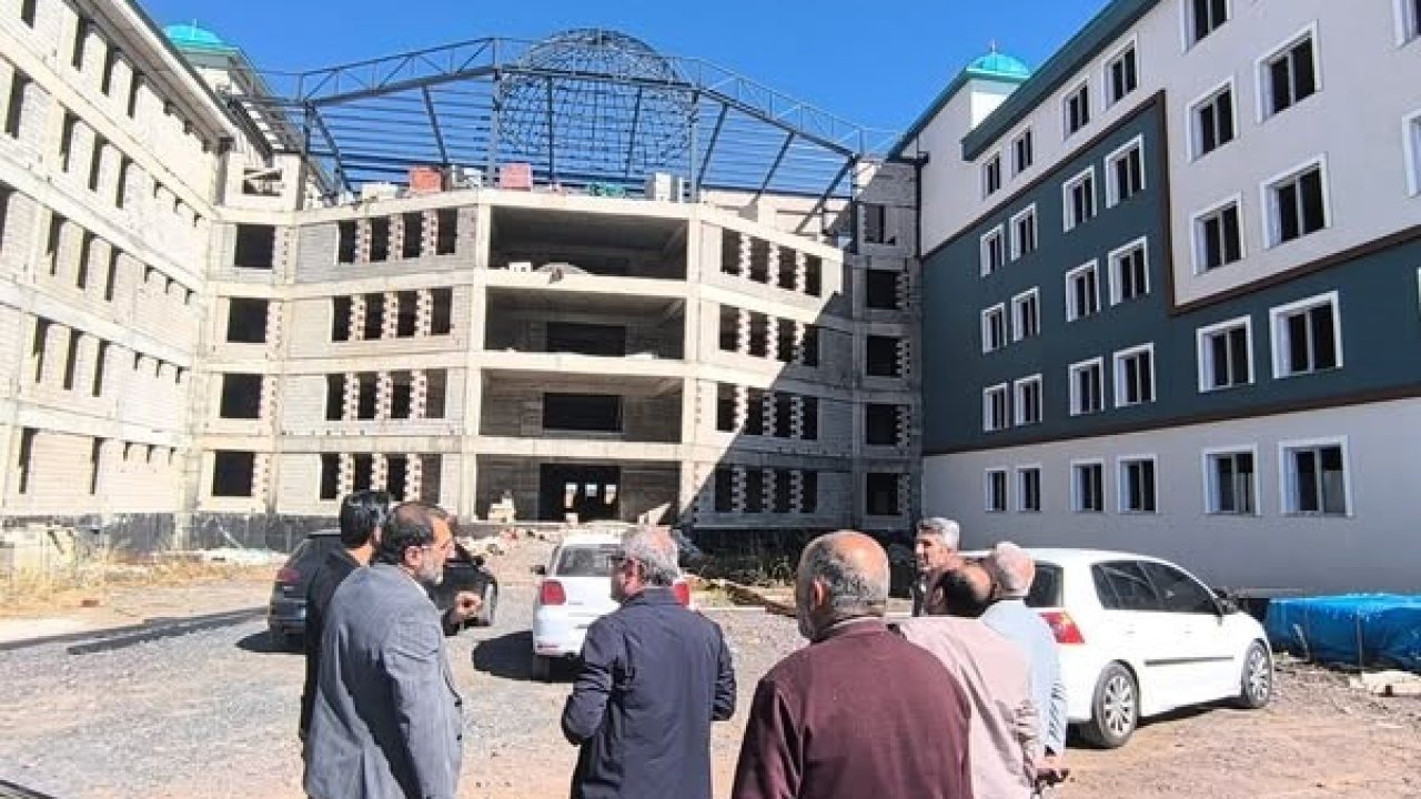 Gençlik Merkezi inşaatı devam ediyor
