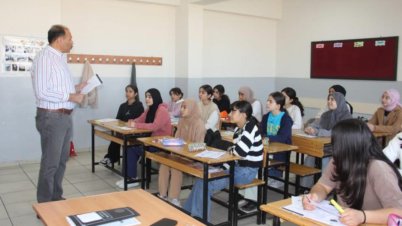 Millî Eğitim Müdürü Aziz Gün, Destekleme ve Yetiştirme Kurslarını Ziyaret Etti