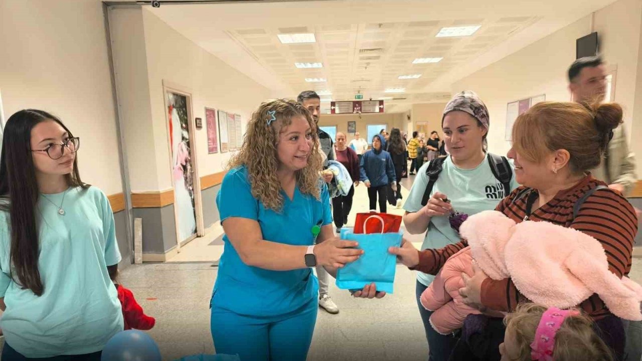 Nazilli Devlet Hastanesi’nde Emzirme Haftası Yapıldı. Nazilli’de anne sütünün önemine dikkat çekildi