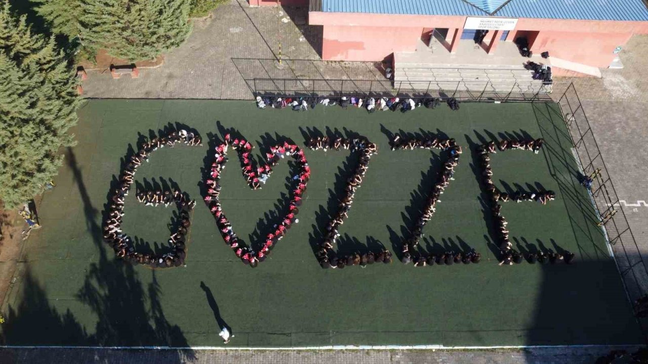 Ordu’nun Ünye ilçesinde öğrencilerden Filistin’e destek: Bin 56 öğrenci &quot;Gazze&quot; yazısı oluşturdu